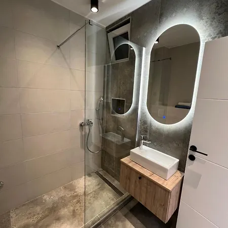 Perfect Cube Apartment *