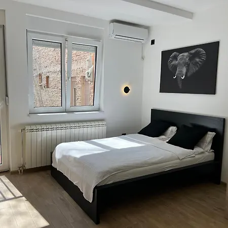 Perfect Cube Apartment *
